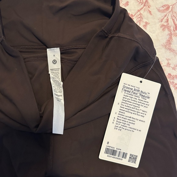 NEW WITH TAG Lululemon Groove Nulu Super High Rise Flared Pant in Espresso - Picture 3 of 4